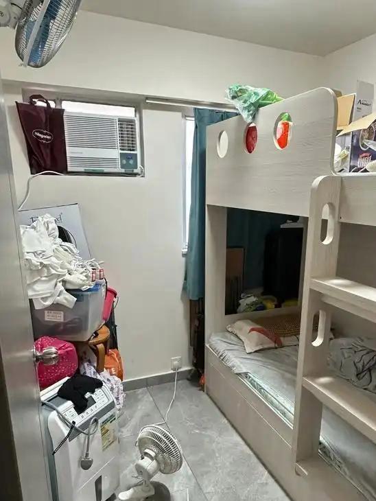 平新房没有阳台装修非常极简真羡慕！k8凯发网站一家四口在香港仅有55(图6)