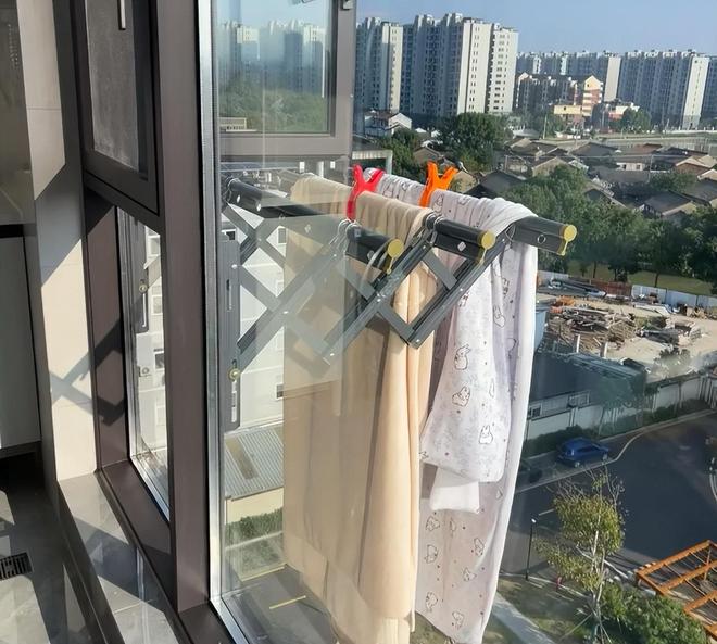 机智了整洁美观省空间快看看广东发现一户高层晾衣设计太(图8)